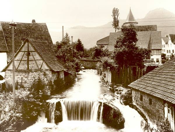 An der Echazbrcke der heutigen Holzelfingerstrae stand die einstige lmuhle, die 1874 abgerissen wurde. (Foto: Archiv GHV)